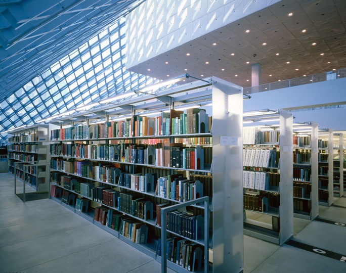 Bücherei mit LED-Spot beleuchten
